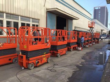 Chiny Bezpieczne obciążenie 320 kg Hydrauliczny podnośnik nożycowy o wysokości roboczej 13,8 m Kolor pomarańczowy fabryka